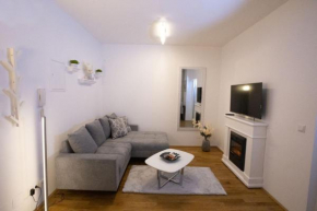 Next to City Center and Central Station, Apt. 10